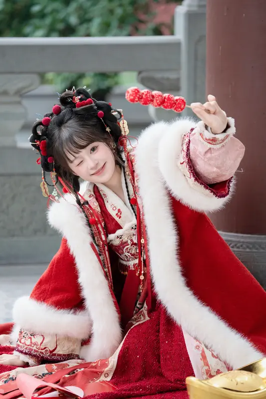 [YITUYU艺图语]2025.02.04 穿汉服过新年 夏芋小年 - 艺图语